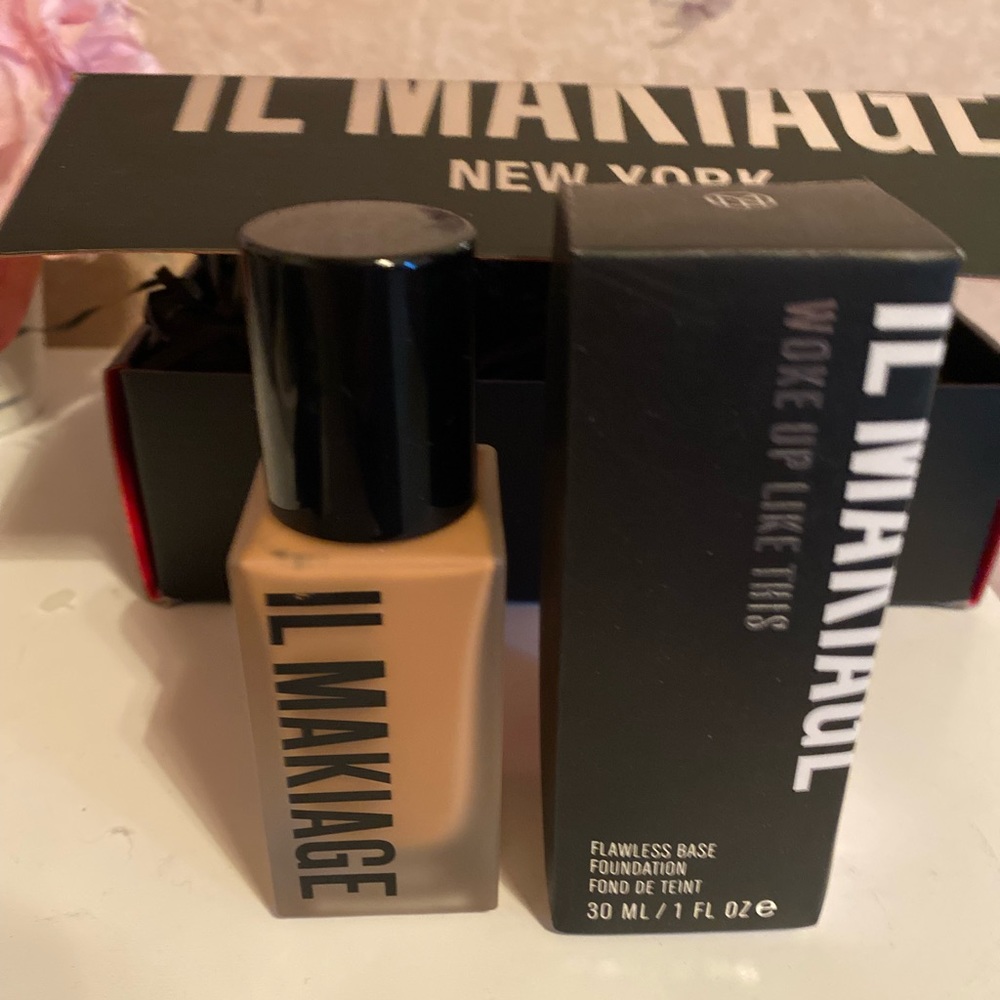 IL MAKIAGE Woke Up Like This Foundation #150.